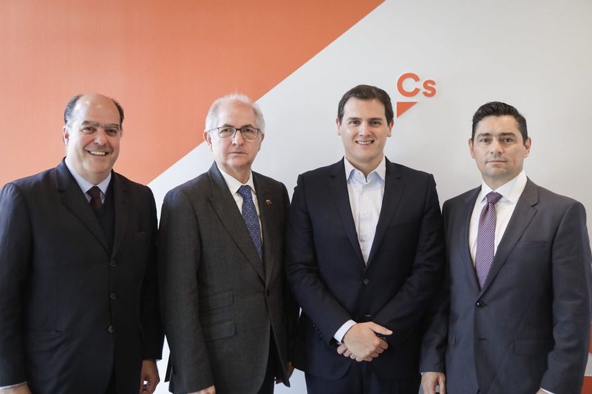 Los opositores venezolanos, Julio Borges, Antonio Ledezma y Carlos Vecchio, junto al español  Albert Rivera.