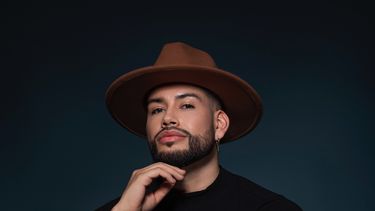 El maquillador colombiano Bryan Bonilla