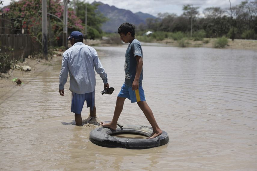 Perú Declara Estado De Emergencia En Lima Por El Ciclón Yaku