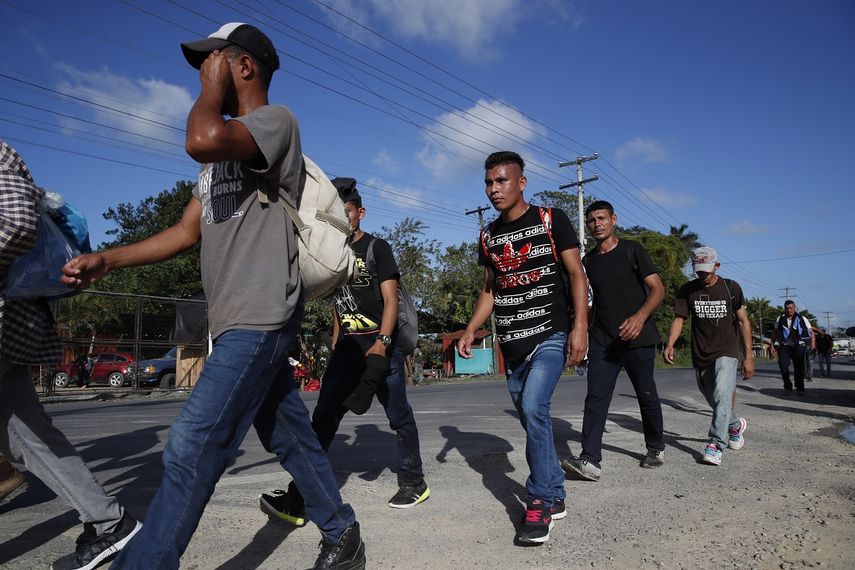 Unos 3.000 migrantes hondure os inician caravana hacia M xico