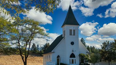 Vista parcial de una iglesia rural en el norte de Florida.