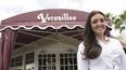 Nicole Valls, directora de Operaciones del Grupo Valls, posa a la entrada del restaurante Versailles.