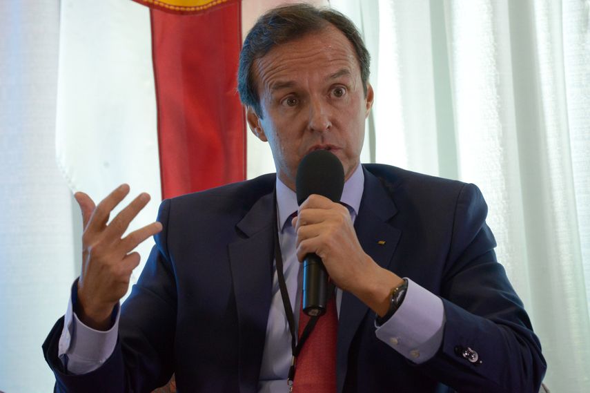 Quiroga, es un crítico del Gobierno boliviano por su apoyo al fallecido presidente venezolano Hugo Chávez y a su sucesor, Nicolás Maduro.