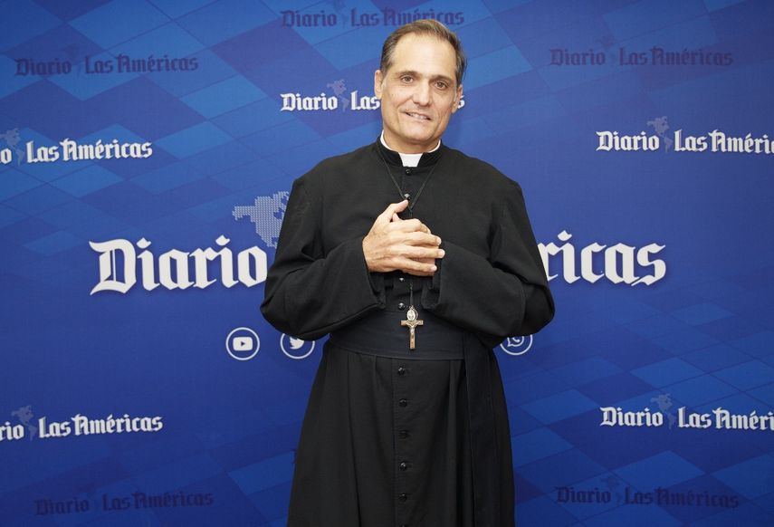 El padre Castor José, sacerdote camagüeyano, y una de las voces más contestarias dentro de Cuba.