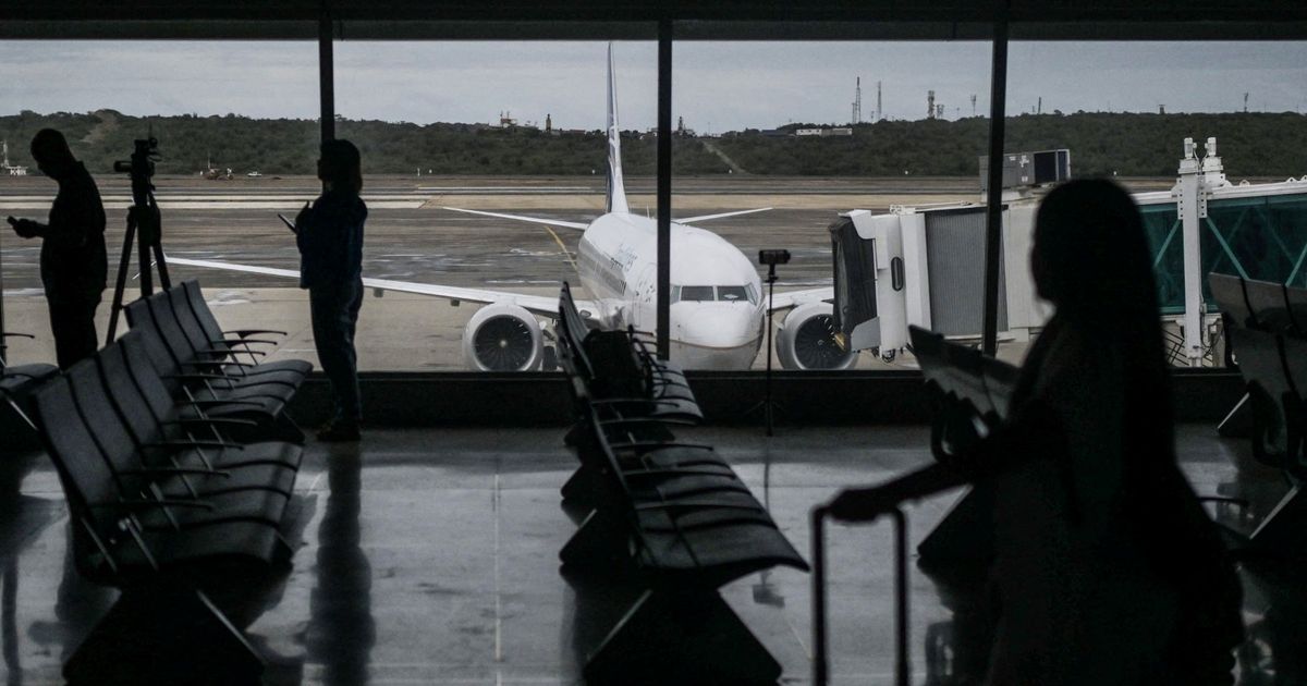 Venezolanos varados tras suspensión de vuelos de siete aerolíneas