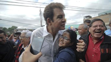 &nbsp;El candidato presidencial de la Alianza de Oposición contra la Dictadura, Salvador Nasralla, asiste a votar&nbsp; en Tegucigalpa (Honduras).&nbsp;&nbsp;