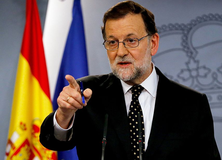 En cuatro años, Mariano Rajoy no limpió el partido. Ahora puede tener que pagar su tibieza, escribió el diario liberal El Mundo. (EFE)