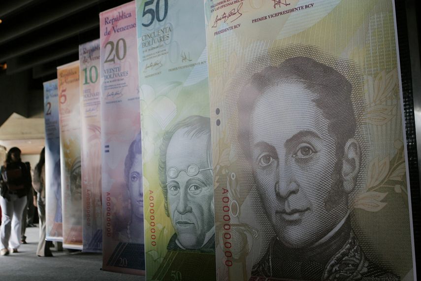 La suma de los pagos supera los 11 millones de euros, que incluyen honorarios profesionales, billetes de avión, alojamiento, comida, hoteles y transporte, según afirmó a ABC el diputado Roberto Enríquez, presidente del p