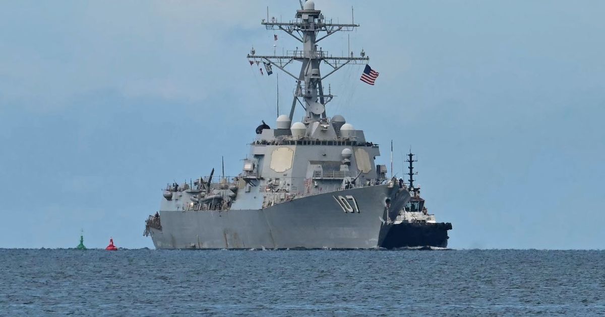 Buque destructor de EEUU zarpa tras varios días frente a costas de Venezuela