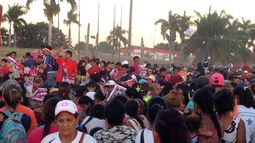 Juguetes volaron entre la multitud.&nbsp;