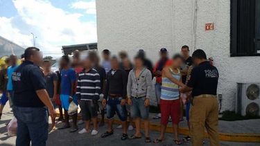 En el inmueble los policías encontraron dinero en efectivo&nbsp;además de&nbsp;equipos de telecomunicación y vehículos.