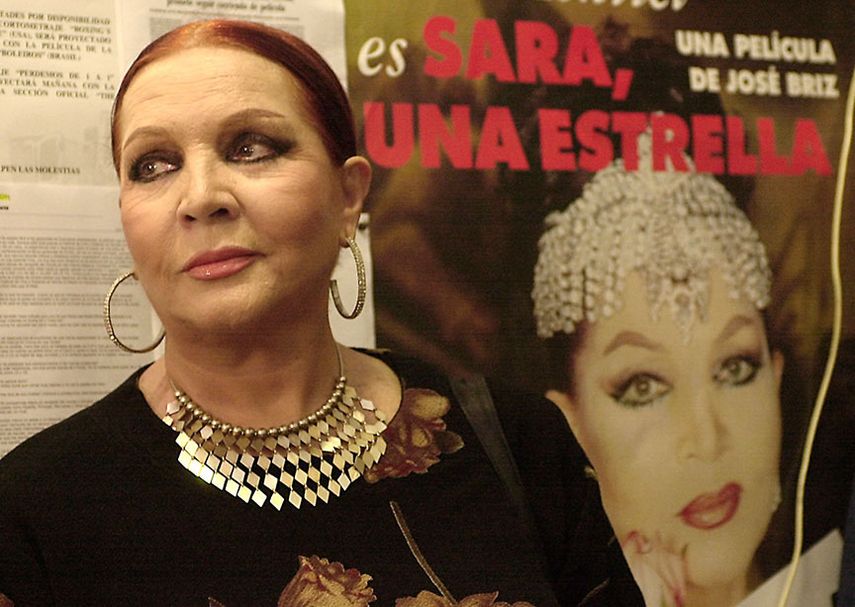 Foto de archivo (2001) que recoge la presencia de la actriz durante la presentación el documental Sara, una estrella, de José Briz, en España. (EFE)
