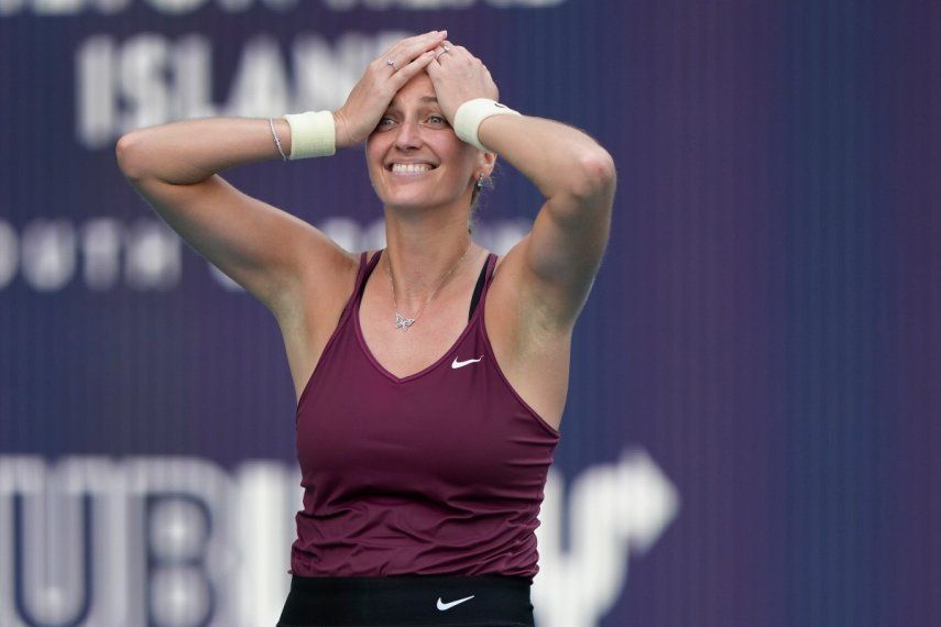 La checa Petra Kvitova festeja tras vencer a la kazaja Elena Rybakina en la final del Abierto de Miami, el sábado 1 de abril de 2023.