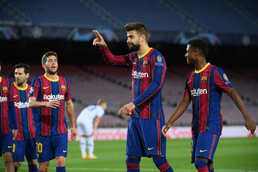 Gerard Piqué celebra su gol ante el Dinamo en Champions