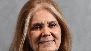 En esta foto de archivo tomada el 12 de octubre de 2019, la periodista y feminista estadounidense Gloria Steinem llega a la 17a Gala Anual del Museo Hammer en el Jardín del Museo Hammer en Los Ángeles, California. Gloria Steinem ha sido galardonada el 19 de mayo de 2021 con el Premio Princesa de Asturias de Comunicación y Humanidades, anunció el jurado.