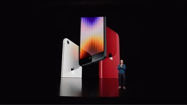 El CEO de Apple, Tim Cook, en la presentación del nuevo iPhone SE (2022) con 5G.&nbsp;