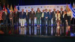 Foto oficial del cierre de la X edición del Diálogo Presidencial del Grupo IDEA. Foto oficial del cierre de la X edición del Diálogo Presidencial del Grupo IDEA.