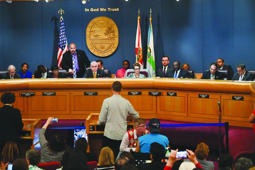 Sesión ordinaria de la comsión del Condado Miami-Dade, donde este miercoles se llevó a cabo una reunion para resolver el conflicto laboral entre la administración del alcalde Giménez y el sindicato de trabajadores del transporte