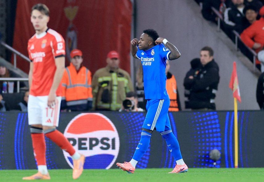 El brasileño Vinicius, del Real Madrid, celebra luego de anotar el primer y único gol de su equipo en un partido ante el Benfica, el 17 de febrero de 2026.