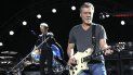 David Lee Roth, izquierda, y Eddie Van Halen de Van Halen actúan el 13 de agosto de 2015 en Wantagh, NY Van Halen, que había luchado contra el cáncer, murió el martes 6 de octubre de 2020. Tenía 65 años. David Lee Roth, izquierda, y Eddie Van Halen de Van Halen actúan el 13 de agosto de 2015 en Wantagh, NY Van Halen, que había luchado contra el cáncer, murió el martes 6 de octubre de 2020. Tenía 65 años.