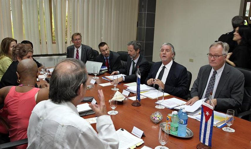 A la izquierda, el viceministro cubano de Relaciones Exteriores, Abelardo Moreno. A la derecha, el director general para América del Servicio Europeo de Acción Exterior, Christian Leffler. Ellos encabezan sus respectivas delegaciones durante la tercera
