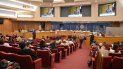 Vista parcial del hemiciclo de la Comisión de Miami-Dade, mientras el director de la Policía, Fredyy Álvarez, explicaba el nuevo plan de acción. Vista parcial del hemiciclo de la Comisión de Miami-Dade, mientras el director de la Policía, Fredyy Álvarez, explicaba el nuevo plan de acción.