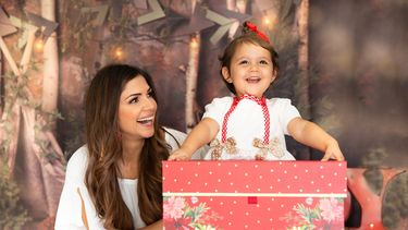La influencer venezolana Katy Ferrer y su peque&ntilde;a hija.&nbsp;