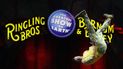 Un payaso de Ringling Bros. and Barnum & Bailey hace una acrobacia durante una función el 14 de enero de 2017 en Orlando, Florida. “El más grande espectáculo del mundo” regresará, sin animales, cinco años después de bajar el telón de su circo de tres pistas. 