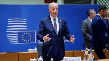 El presidente estadounidense Joe Biden llega para participar en una mesa redonda en una cumbre de la Unión Europea en Bruselas, el jueves 24 de marzo de 2022.&nbsp;