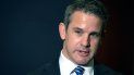 El representante republicano Adam Kinzinger habla con los medios de comunicación en el Capitolio, en Washington. El representante republicano Adam Kinzinger habla con los medios de comunicación en el Capitolio, en Washington.