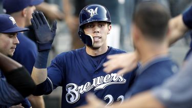 Yelich, quien fue campeón bate en el viejo circuito con un promedio de .326, sacudió 36 cuadrangulares y remolcó 110 carreras, obtuvo 29 de los 30 votos posibles para el primer lugar.&nbsp;