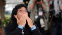 Diego Maradona lanza un beso a sus fans en Cannes, Francia, el 20 de mayo de 2008. Maradona ha fallecido de un paro cardíaco, el miércoles 25 de noviembre de 2020, en Buenos Aires. Tenía 60 años. Diego Maradona lanza un beso a sus fans en Cannes, Francia, el 20 de mayo de 2008. Maradona ha fallecido de un paro cardíaco, el miércoles 25 de noviembre de 2020, en Buenos Aires. Tenía 60 años.