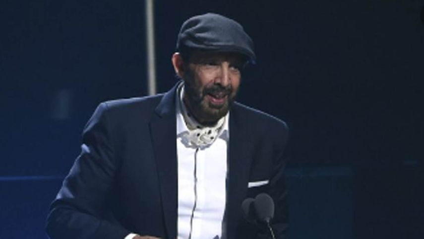 Juan Luis Guerra recibe el premio a mejor &aacute;lbum contempor&aacute;neo/tropical fusi&oacute;n por &ldquo;Literal en la 20a entrega del Latin Grammy el jueves 14 de noviembre de 2019 en el MGM Grand Garden Arena en Las Vegas.&nbsp;