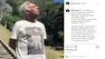 El cantante Gilberto Gil se vacuna contra el COVID-19 en Brasil.