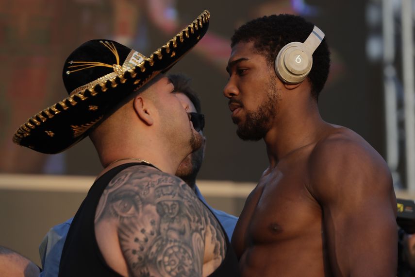El entrenador del mexicano, Manny Robles, hab&iacute;a dicho que Ruiz estuvo demasiado pesado cuando pele&oacute; con 268 libras en Nueva York. Explic&oacute; que ese peso obedeci&oacute; a que le toc&oacute; salir a pelear contra Joshua a &uacute;ltimo hora.&nbsp;El que Ruiz ahora est&eacute; m&aacute;s fornido, seis meses despu&eacute;s, result&oacute; sorprendente.