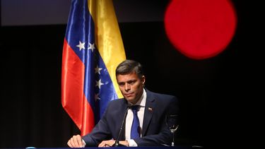 El líder opositor venezolano Leopoldo López pronuncia su primer mensaje tras su salida de Venezuela, en el Círculo de Bellas Artes de Madrid.