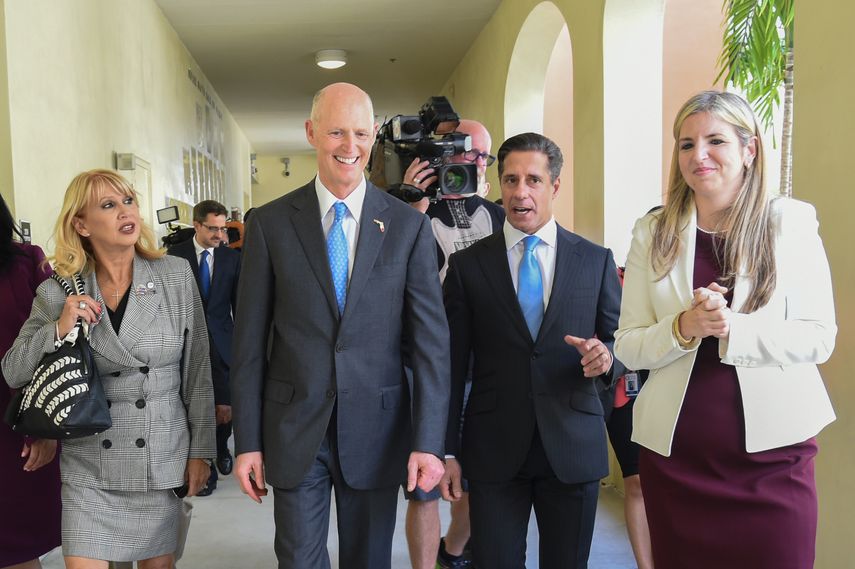 Hay grandes diferencias de concepción de la educación pública entre el gobernador de Florida, Rick Scott, y el superintendente del distrito escolar de Miami-Dade, Alberto Carvalho.