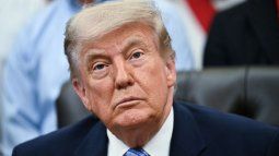 El presidente Donald Trump habla durante un anuncio con el administrador de la Agencia de Protección Ambiental (EPA), Lee Zeldin, en la Oficina Oval de la Casa Blanca en Washington, DC, el 21 de mayo de 2026. El presidente Donald Trump habla durante un anuncio con el administrador de la Agencia de Protección Ambiental (EPA), Lee Zeldin, en la Oficina Oval de la Casa Blanca en Washington, DC, el 21 de mayo de 2026.
