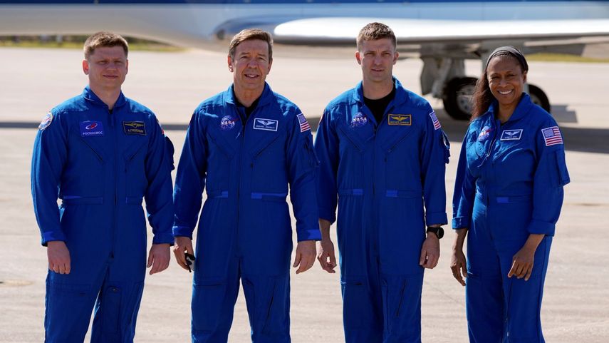 La tripulación de la cápsula Dragon de SpaceX en el Centro Espacial Kennedy en Cabo Cañaveral.