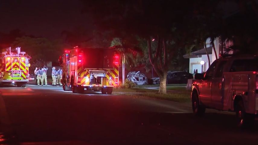 El Departamento de Bomberos respondió a una llamada de incendio de autos en el suroeste de Miami.