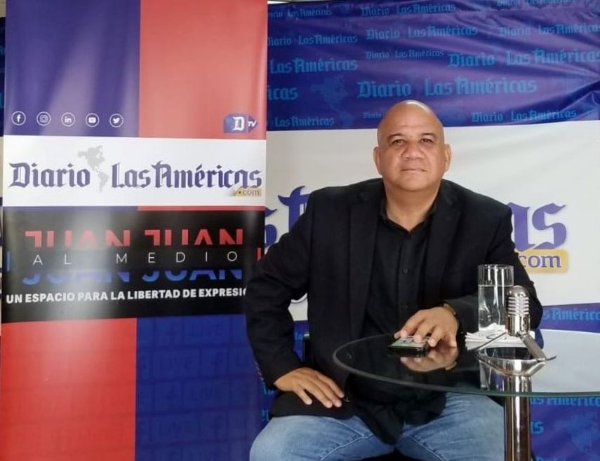 Juan Juan Almeida presenta su programa de entrevistas y debates desde la redacción de DIARIO LAS AMÉRICAS.