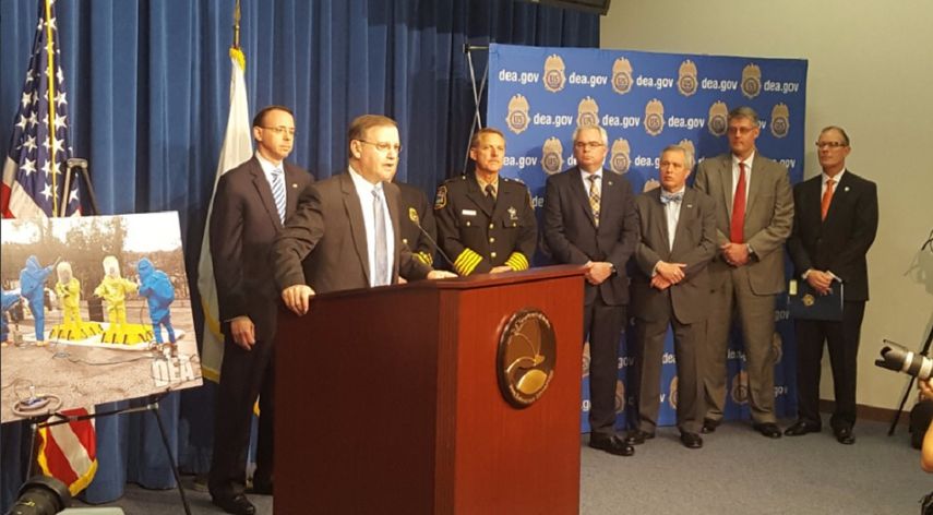 Estamos viendo cómo el fentanilo va de China a México y luego a Estados Unidos, los beneficios que obtienen los narcotraficantes son enormes, afirmó Rosenberg en rueda de prensa.