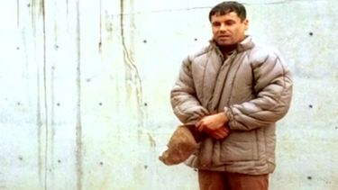 Imagen de archivo (20/01/01) del narcotraficante Joaquín Guzmán Loera (DER), alias El Chapo, durante su presentación en el penal de alta seguridad de La Palma, del estado de México. (EFE)