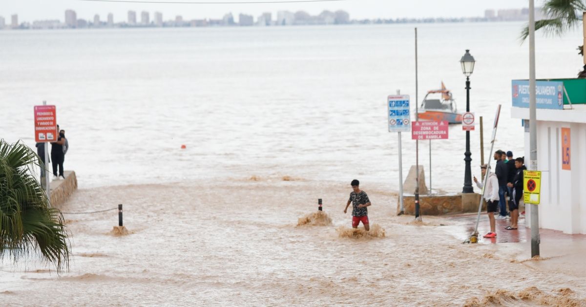 Alerta en España por torrenciales lluvias en la costa de Alicante