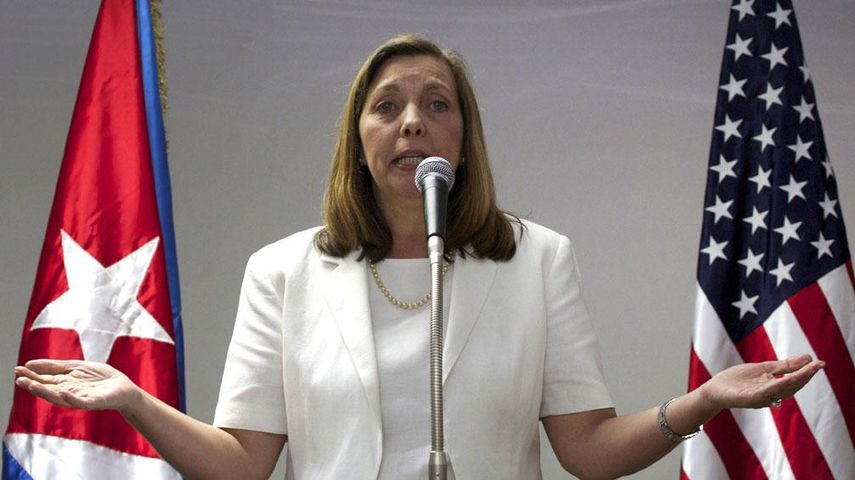 El senador demócrata Patrick Leahy elogió la decisión de la Casa Blanca. Es un paso valiente que ayuda a normalizar relaciones y poner fin a una política fracasada, dijo el legislador, miembro del Comité de Exteriores