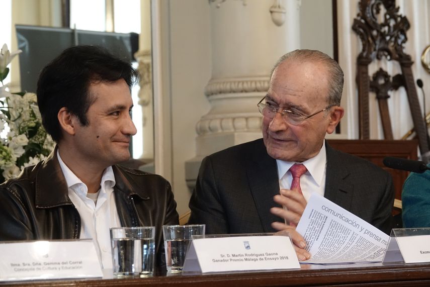 El jurado ha señalado que este ensayo acierta prestando atención a un fenómeno social recientísimo que canaliza manifestaciones de producción y expresión cultural.