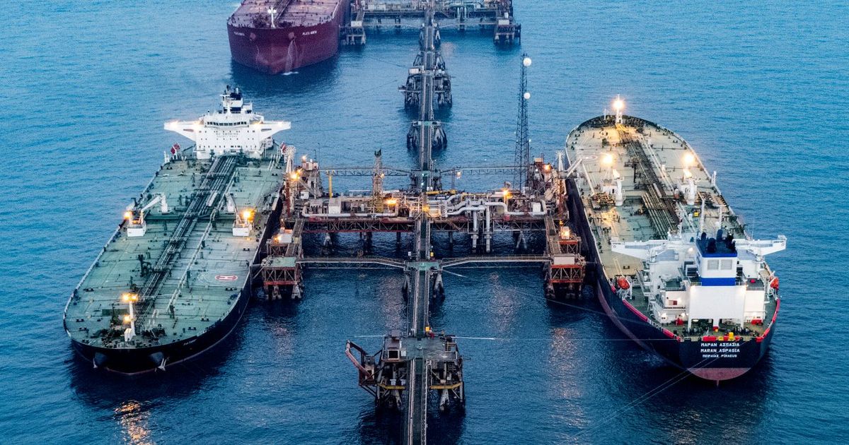 El precio del petróleo cae a su nivel más bajo en los últimos dos años