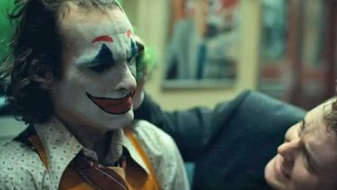 Joker se consagra as&iacute; como la pel&iacute;cula m&aacute;s taquillera en la carrera de su protagonista Joaqu&iacute;n Phoenix, por encima de la cinta de Ridley Scott, Gladiator (2000), que recaud&oacute; 460 millones de d&oacute;lares en la taquilla mundial.&nbsp;