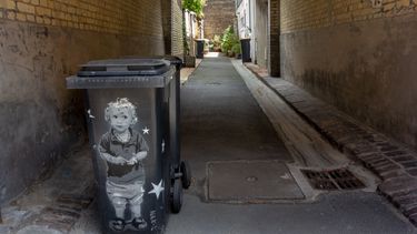 Durante una entrevista con los detectives,&nbsp;la mujer confesó que había puesto la bolsa que contenía al bebé dentro de un contenedor&nbsp;de basura en la calle y que regresó dos veces para asegurarse de que estaba muerto.