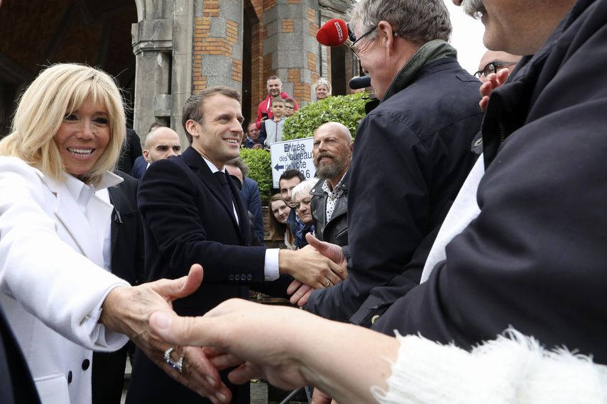 Juzgan a un hombre en Francia por presentarse como sobrino de Brigitte Macron